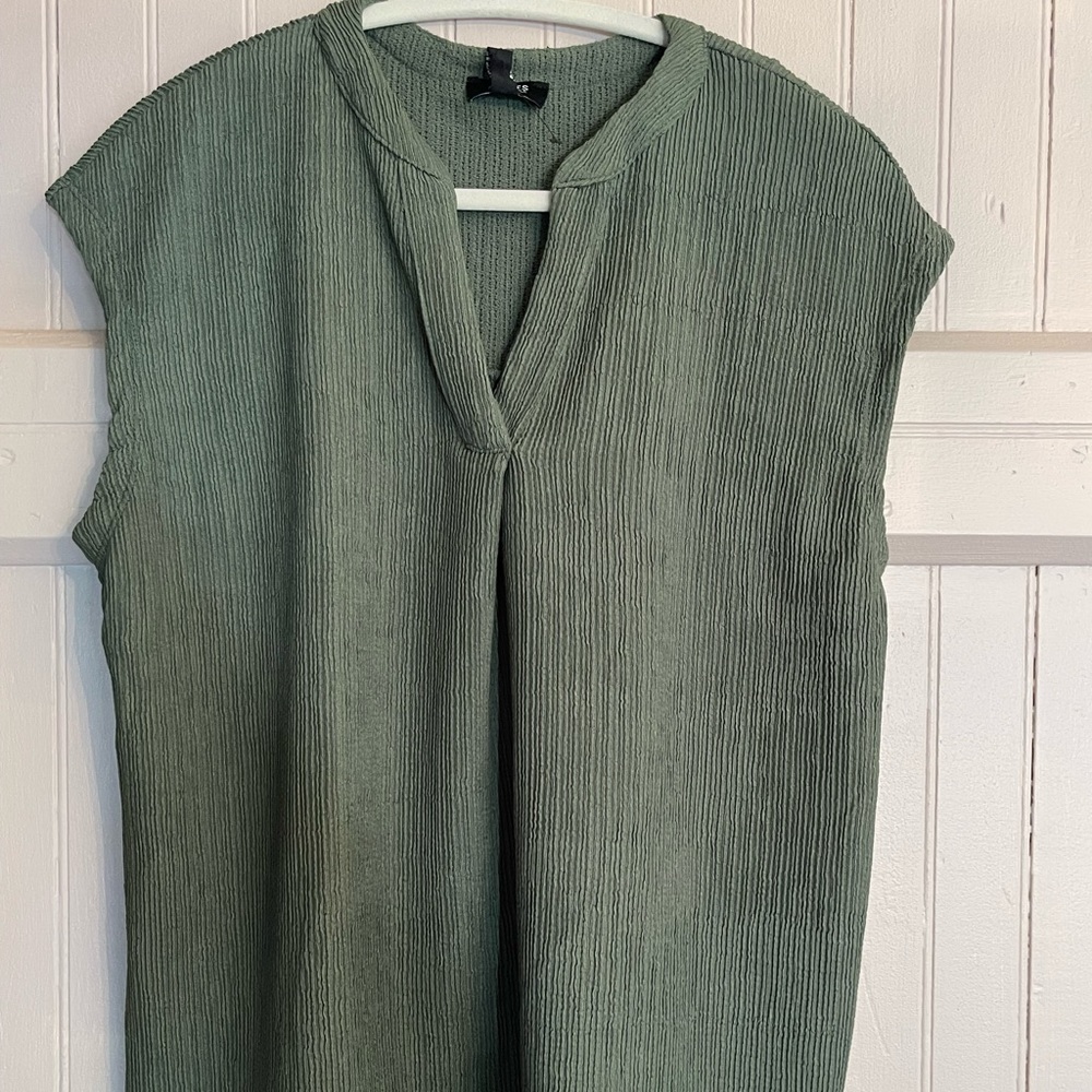 5. NWT Jones New York Green Ribbed Blouse with Mandarin Collar